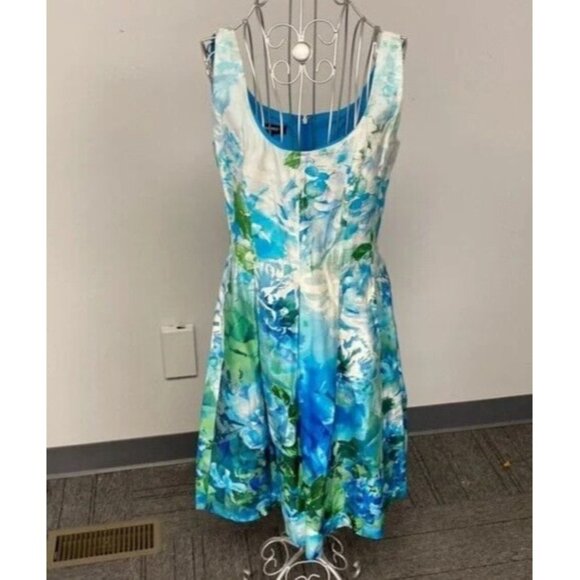 Nine West Dresses & Skirts - Nine West Dress Sleeveless has Pockets Blue Floral Scoop Neck Size 6
